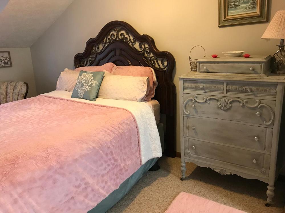 Deluxe Queen Room interior
